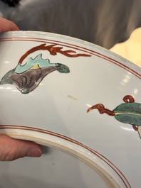 Plat en porcelaine de Chine wucai &agrave; d&eacute;cor de 'Qi Lin Song Zi 麒麟送子', Kangxi