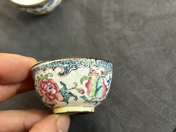 A pair of fine Chinese Canton enamel cups and three saucers with floral design, Yongzheng/Qianlong