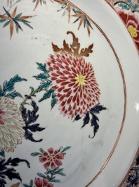 Een gevarieerde collectie van 11 stukken Chinees blauw-wit en famille rose porselein, Yongzheng/Qianlong