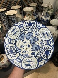 A rare blue and white Dutch maiolica chinoiserie Kraak-style dish, 17th C.