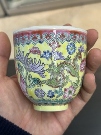 Een gevarieerde collectie Chinees famille rose en qianjiang cai porselein, 19/20e eeuw