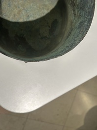 Rare bo&icirc;te &agrave; cosm&eacute;tiques couvert archa&iuml;que de type 'lian' en bronze incrust&eacute; d'argent, Chine,  Han occidental