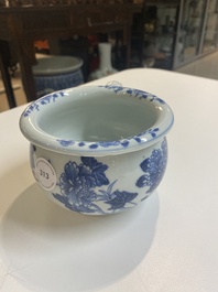 A collection of 13 pieces of Chinese blue and white shipwreck porcelain from the Nanking cargo, Qianlong