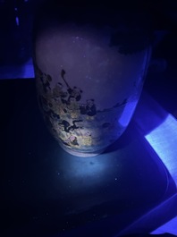 Paire de beaux vases de forme lanterne en porcelaine de Chine famille rose &agrave; d&eacute;cor des 'cent gar&ccedil;ons', marque Yan Xi Tong He 燕囍同和, R&eacute;publique