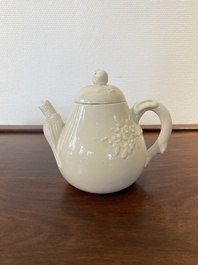 A Chinese white-glazed teapot, inscribed Yi Gong 逸公, 18/19th C.