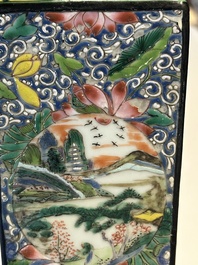 Een vierkante Chinese famille rose vaas en sokkel met verguld bronzen montuur, Yongzheng