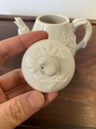 A Chinese white-glazed teapot, inscribed Yi Gong 逸公, 18/19th C.