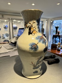 Vase en porcelaine de Chine dite 'de Nankin' en bleu, blanc et rouge cuivre, 19&egrave;me
