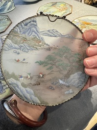 Collection de neuf peintures sur verre invers&eacute; mont&eacute;es en pendentifs, Chine, 19&egrave;me