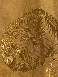 Quatre jupes en soie brod&eacute;e et trois vestes jaunes de type 'magua', Chine, 19/20&egrave;me