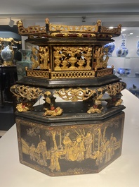 Retable ou 'chanab' en laque et dor&eacute;e pour le march&eacute; du D&eacute;troit ou de Peranakan, Chine, 19/20&egrave;me