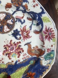 Six assiettes en porcelaine de Chine famille rose &agrave; d&eacute;cor floral, Qianlong