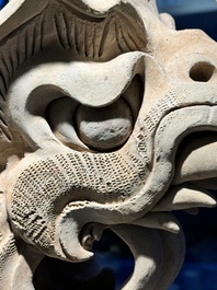Carreau architectural en terre cuite en forme de t&ecirc;te de dragon, Song/Jin