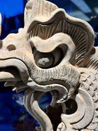 Carreau architectural en terre cuite en forme de t&ecirc;te de dragon, Song/Jin
