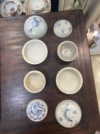 Quatre bo&icirc;tes couvertes et quatre petites jarres en porcelaine de Vietnam ou d'Annam, &eacute;pave de Hoi An, 15/16&egrave;me