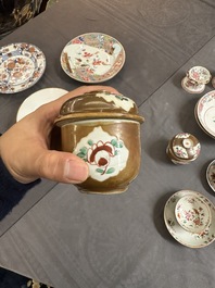 A varied collection of Chinese famille rose and Imari-style porcelain, Yongzheng and later