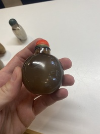 Neuf tabati&egrave;res en agate, Chine, 19/20&egrave;me