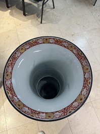 Important vase de forme 'gu' en porcelaine de Samson de style Imari aux armes du Duc d'Orl&eacute;ans, 19&egrave;me