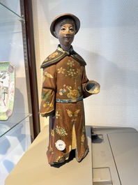 Paire de figures aux t&ecirc;tes amovibles en argile &agrave; d&eacute;coration polychrome, Chine, 18/19&egrave;me