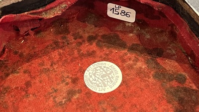 Bo&icirc;te de forme octogonale en argent incrust&eacute; et dor&eacute; en or, Iran, 18/19&egrave;me