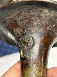 Une verseuse pour le march&eacute; islamique et un vase de forme 'gu' en bronze, Chine, Ming
