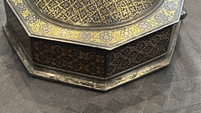 An Iranian octagonal parcel-gilt and silver inlaid box, 18/19th C.