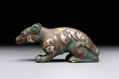 A rare Chinese gold and silver-inlaid bronze paperweight in the shape of a tapir '貘', Warring States period