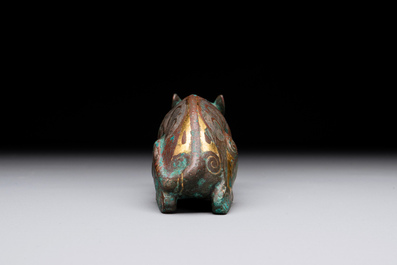 A rare Chinese gold and silver-inlaid bronze paperweight in the shape of a tapir '貘', Warring States period