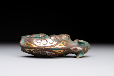 A rare Chinese gold and silver-inlaid bronze paperweight in the shape of a tapir '貘', Warring States period