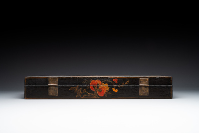 Belle bo&icirc;te de forme rectangulaire en bois laqu&eacute; et peint, sign&eacute;e Fen Yang Fu 汾陽府, dat&eacute;e 1669