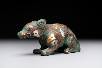 A rare Chinese gold and silver-inlaid bronze paperweight in the shape of a tapir '貘', Warring States period