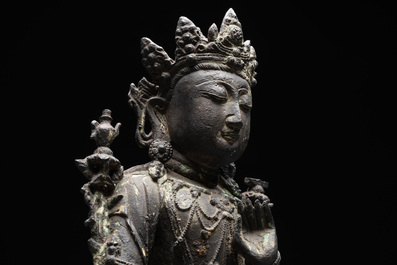 Bodhisattva sur un tr&ocirc;ne en forme de lotus en bronze, Chine, Ming