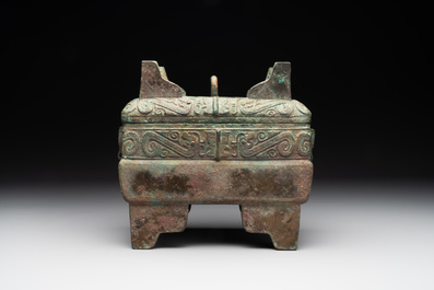 A very rare bronze food vessel and cover, Fang Xu 方盨, middle Western Zhou