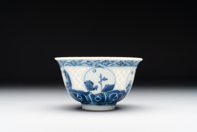A Chinese blue and white reticulated bowl, Transitional period