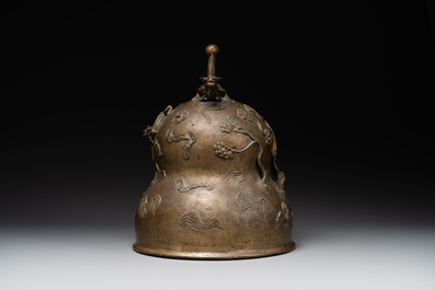 A Chinese bronze 'dragon' bell, 19th C.