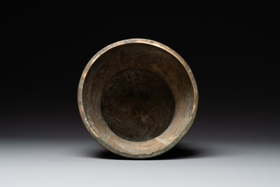 A Chinese bronze 'dragon' bell, 19th C.