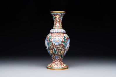 A Chinese Beijing enamel vase with floral design, 19/20th C.