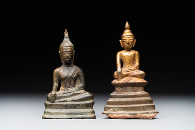 Four various Burmese bronze Buddhas, 15/17th C.