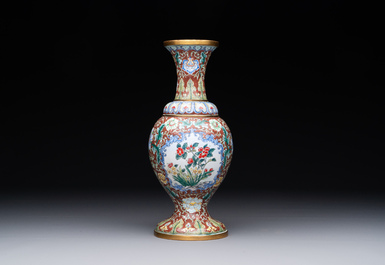 A Chinese Beijing enamel vase with floral design, 19/20th C.