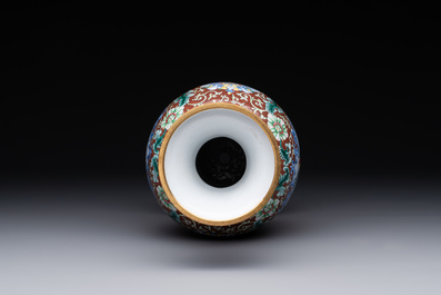 A Chinese Beijing enamel vase with floral design, 19/20th C.