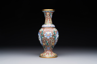 A Chinese Beijing enamel vase with floral design, 19/20th C.
