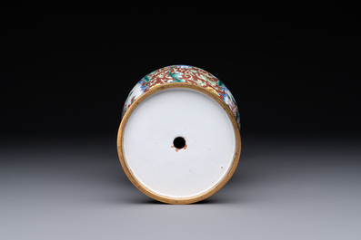 A Chinese Beijing enamel vase with floral design, 19/20th C.