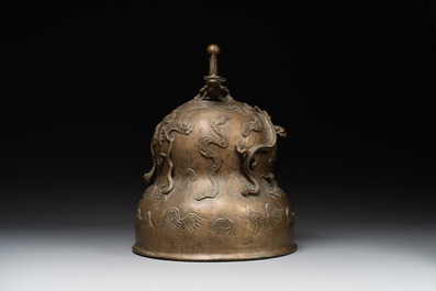 A Chinese bronze 'dragon' bell, 19th C.