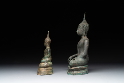 Four various Burmese bronze Buddhas, 15/17th C.