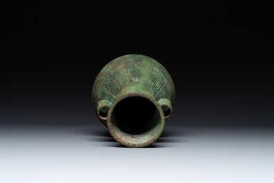 A large bronze arrow vase, 'touhu 投壺', Song/Yuan