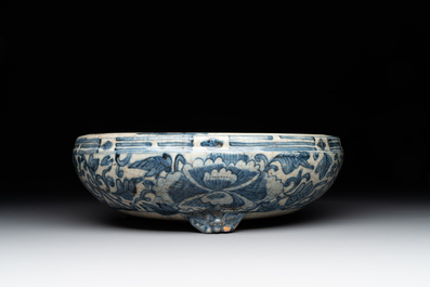 A Chinese Swatow blue and white crackle-glazed 'peonies and trigrams' tripod censer, Ming