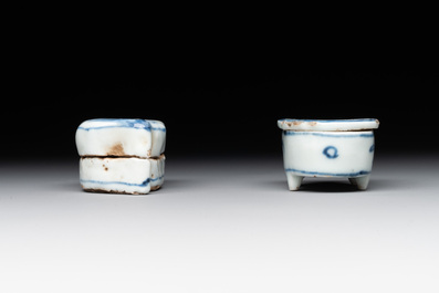 Three Chinese blue and white incense boxes and covers for the Japanese market, late Ming, 17th C.
