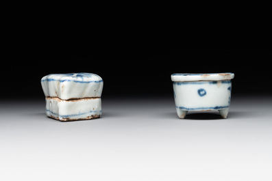 Three Chinese blue and white incense boxes and covers for the Japanese market, late Ming, 17th C.