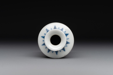 A Chinese blue, white and copper-red snuff bottle, Qing Feng 清風 mark, 18th C.