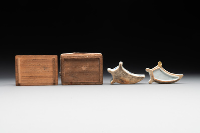 Three Chinese blue and white incense boxes and covers for the Japanese market, late Ming, 17th C.
